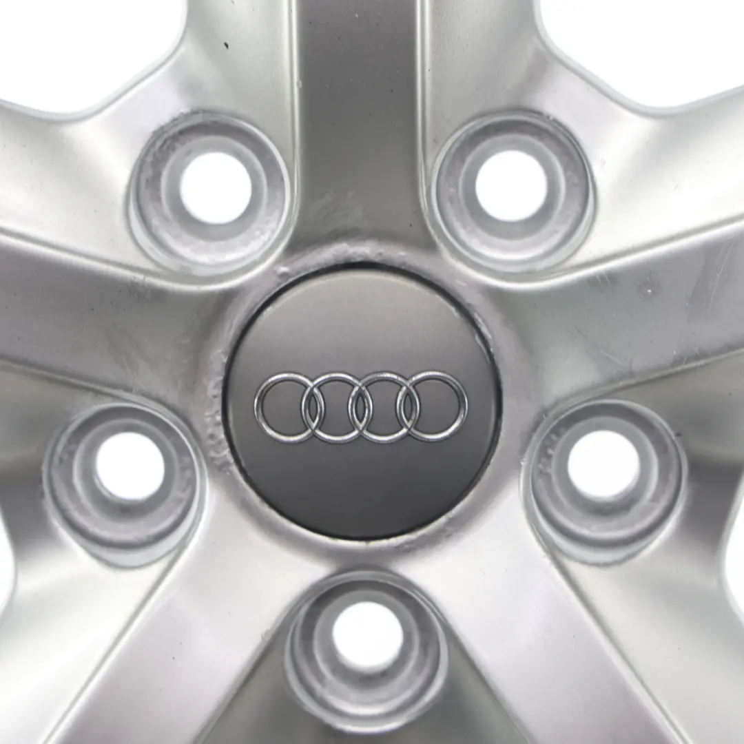 Silberne Leicht Metall Felge 17" 7,5J ET:56 für Audi A3 8P mit Teilenummer 8P0601025AL Audi A3 8P Silberne Leicht Metall Felge 17" 7,5J ET:56 - SKU 8P0601025AL-1 - Teilenummer 8P0601025AL