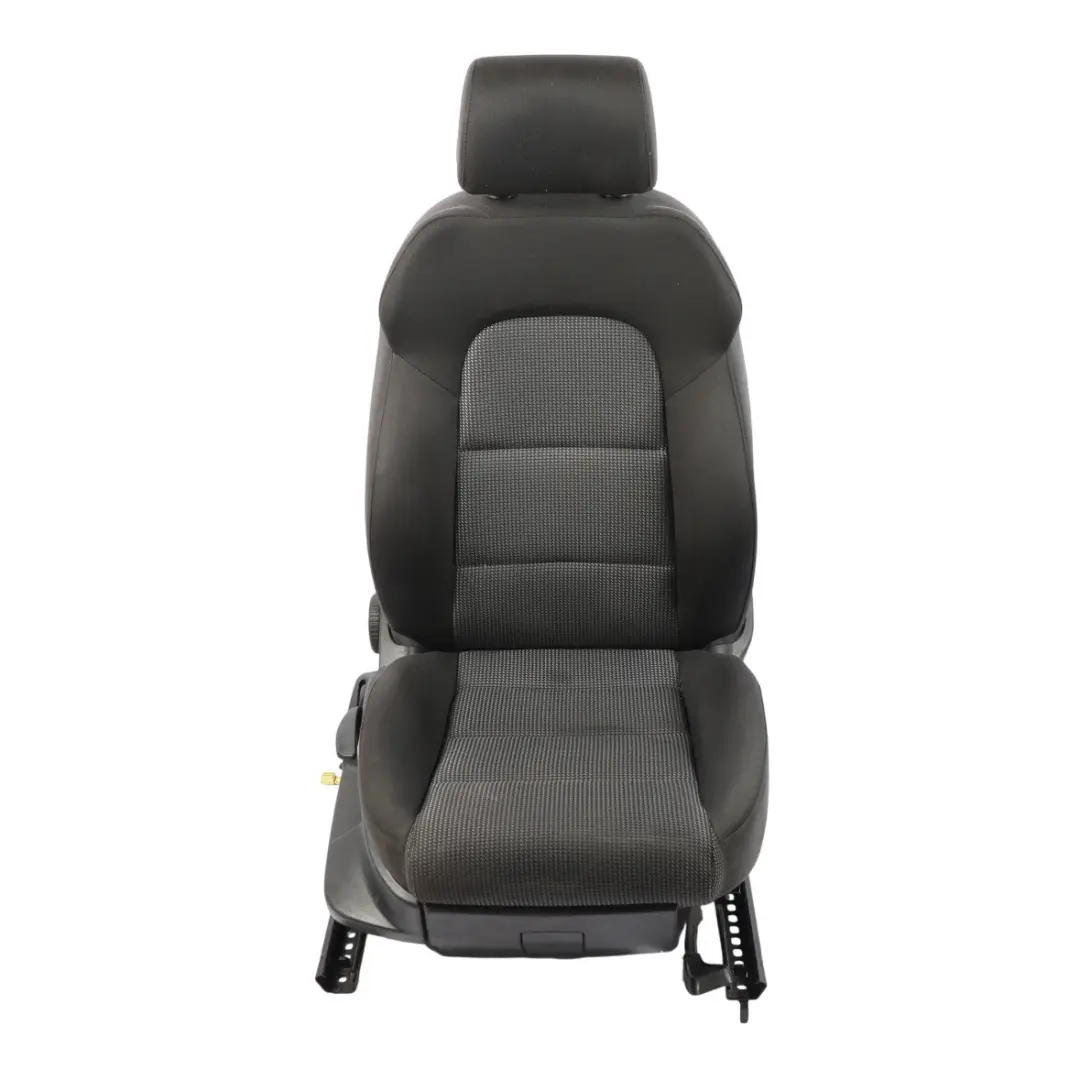 Asiento Delantero Derecho Interior Asiento Tela Negro Plata para Audi A3 8P con número de pieza 8P0881806CJ-1 Audi A3 8P Asiento Delantero Derecho Interior Asiento Tela Negro Plata - SKU 8P0881806CJ-1 - Número de pieza 8P0881806CJ-1