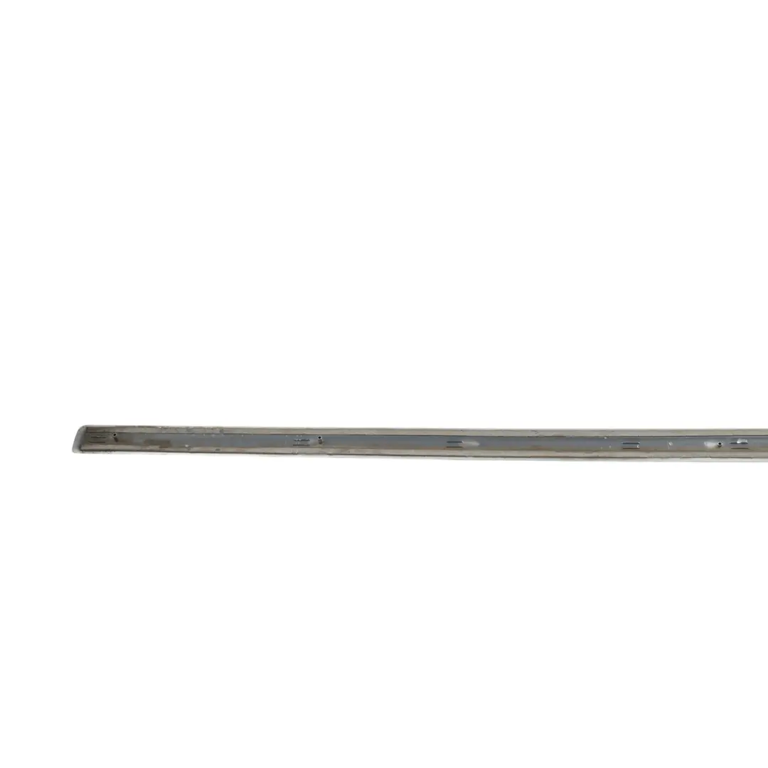 Modanatura Porta Destra Argento Ghiaccio Met. X7W per Audi A3 S3 8P con numero di parte 8P3853954D Audi A3 S3 8P Modanatura Porta Destra Argento Ghiaccio Met. X7W - SKU 8P3853954D-ICS - Numero di parte 8P3853954D