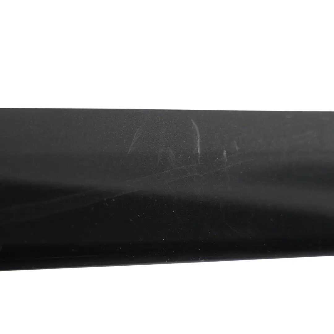 Moldura Ventana Puerta Delantera Derecha Negro Phantom Z9Y para Audi A3 8P con número de pieza 8P3853954D Audi A3 8P Moldura Ventana Puerta Delantera Derecha Negro Phantom Z9Y - SKU 8P3853954D-PHB - Número de pieza 8P3853954D