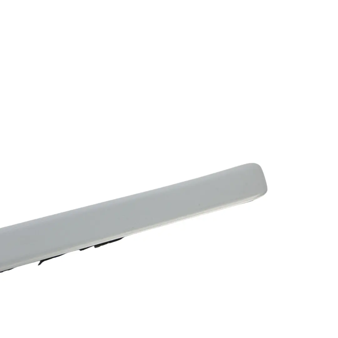 Moldura Panel Trasero Izquierdo Plata Hielo X7W para Audi A3 8P 3D con número de pieza 8P3853983D Audi A3 8P 3D Moldura Panel Trasero Izquierdo Plata Hielo X7W - SKU 8P3853983D-ICS - Número de pieza 8P3853983D