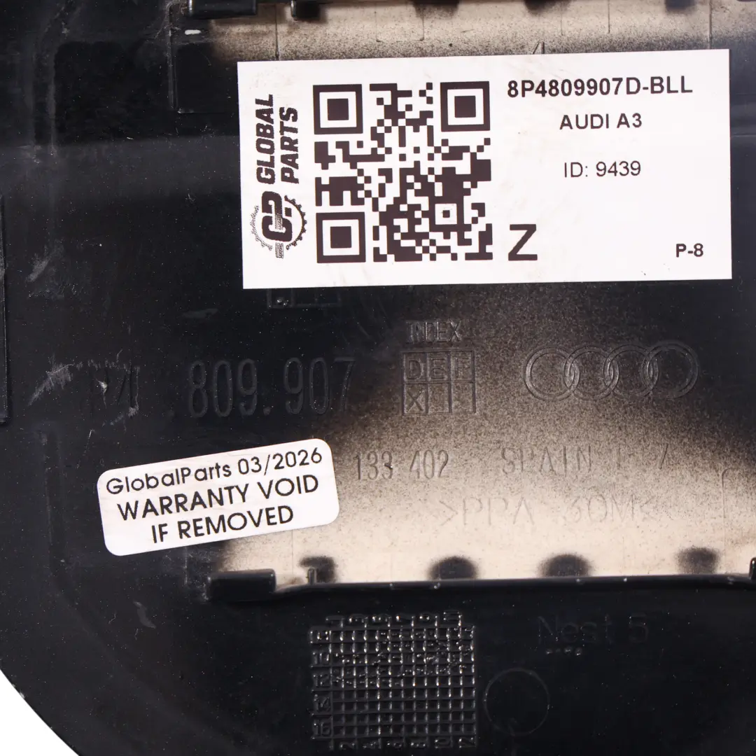 Klapka Wlewu Paliwa Czarny Brylantowy Metalik Y9B do Audi A3 8P o numerze 8P4809907D Audi A3 8P Klapka Wlewu Paliwa Czarny Brylantowy Metalik Y9B - SKU 8P4809907D-BBL - Numer Części 8P4809907D