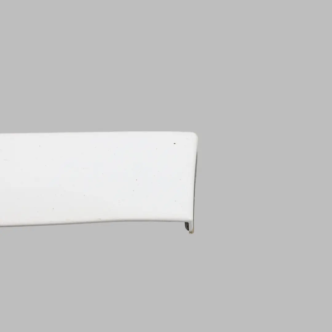 Moldura Puerta Trasera Izquierda Blanco Ibis Y9C para Audi A3 8P con número de pieza 8P4853699 Audi A3 8P Moldura Puerta Trasera Izquierda Blanco Ibis Y9C - SKU 8P4853699-IWH - Número de pieza 8P4853699