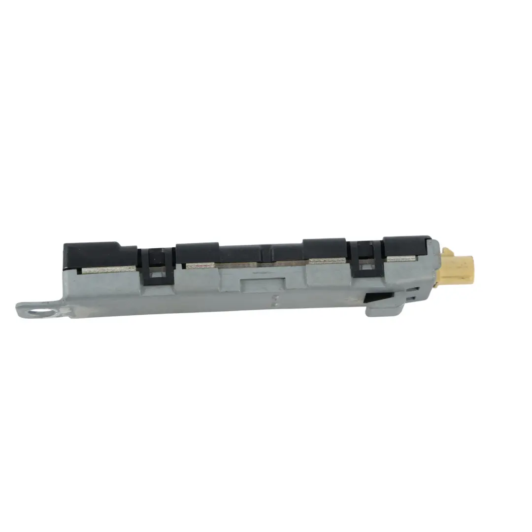 Amplificateur Antenne Pare-Brise pour Audi A3 8P Cabriolet à propos du numéro de pièce 8P7035225A Audi A3 8P Cabriolet Amplificateur Antenne Pare-Brise - SKU 8P7035225A - Numéro de pièce 8P7035225A
