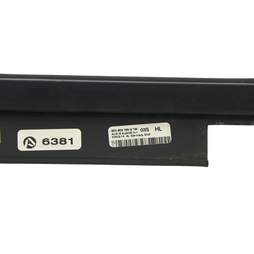 Listwa Zgarniająca Szyby Tylna Lewa do Audi Q5 8R o numerze 8R0853763G Audi Q5 8R Listwa Zgarniająca Szyby Tylna Lewa - SKU 8R0853763G - Numer Części 8R0853763G