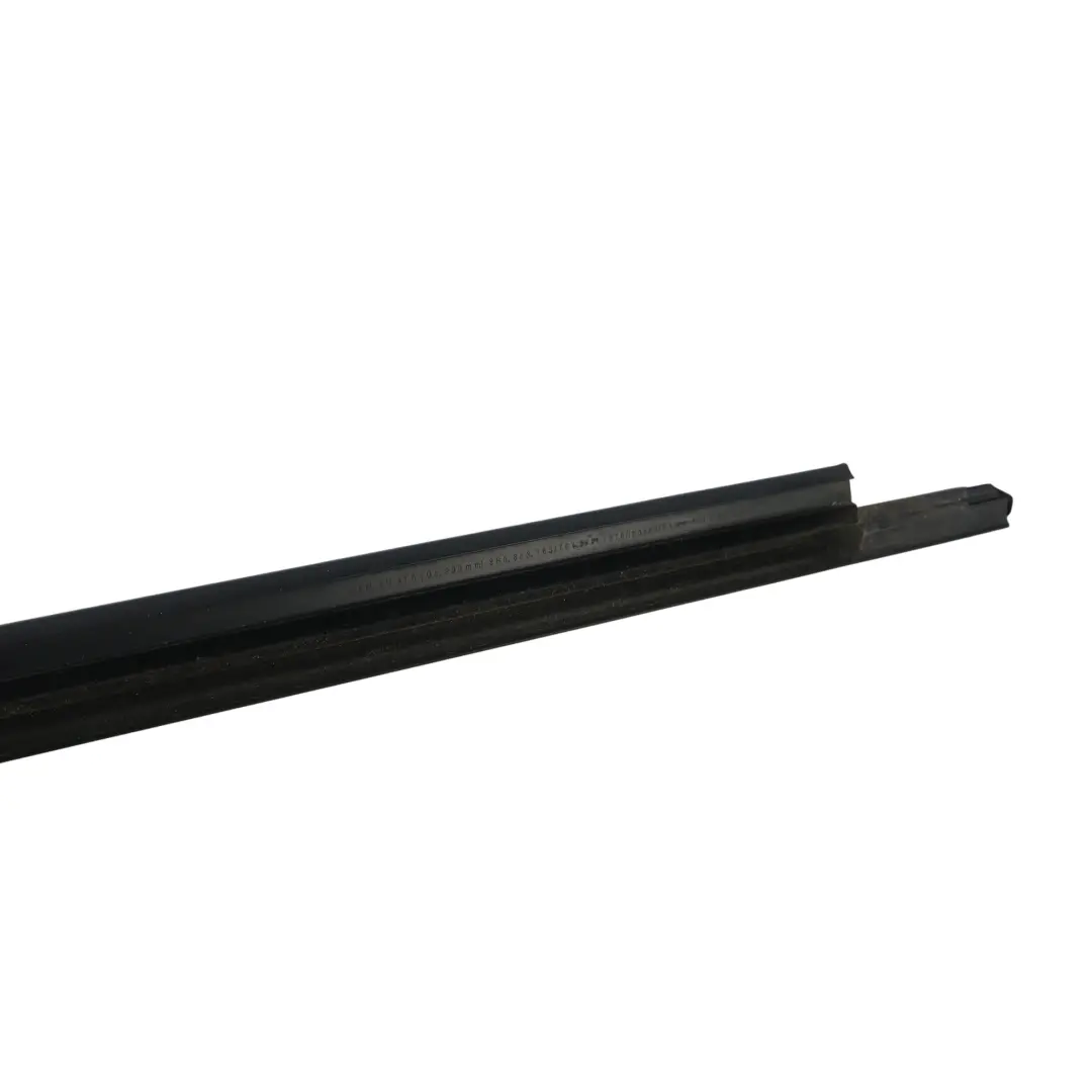 Joint Étanchéité Fenêtre Porte Moulure Arrière Droit pour Audi Q5 8R à propos du numéro de pièce 8R0853764G Audi Q5 8R Joint Étanchéité Fenêtre Porte Moulure Arrière Droit - SKU 8R0853764G - Numéro de pièce 8R0853764G
