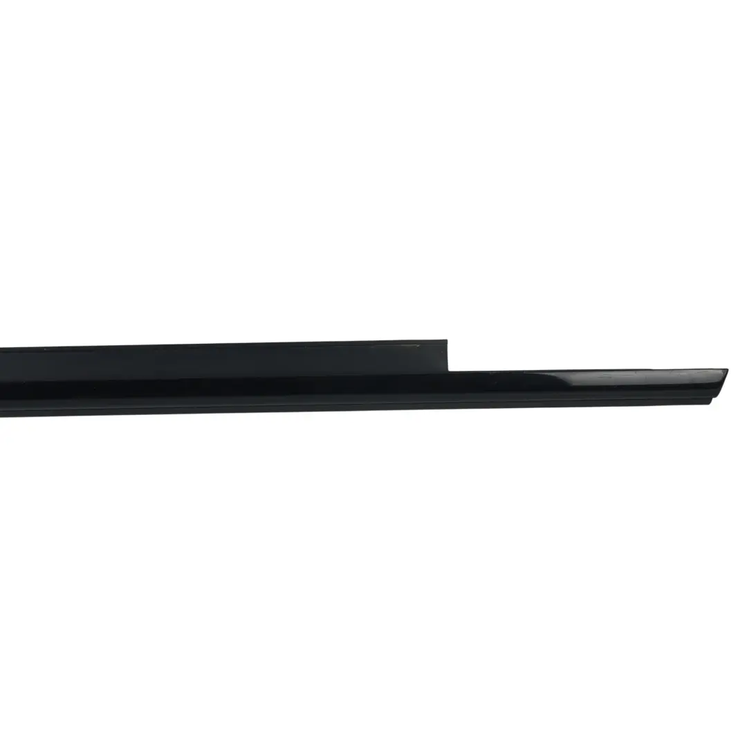 Listwa Zgarniająca Szyby Drzwi Tylna Prawa do Audi Q5 8R o numerze 8R0853764G Audi Q5 8R Listwa Zgarniająca Szyby Drzwi Tylna Prawa - SKU 8R0853764G - Numer Części 8R0853764G