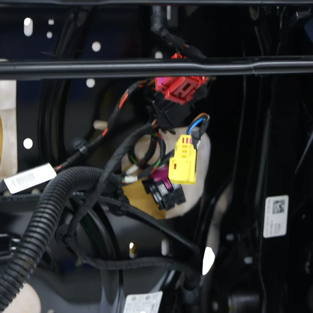 Fotel Sportowy S-Line Lewy Elektryczny Skóra Materiał Czarny do Audi Q5 8R o numerze 8R0881805N Audi Q5 8R Fotel Sportowy S-Line Lewy Elektryczny Skóra Materiał Czarny - SKU 8R0881805N-2 - Numer Części 8R0881805N