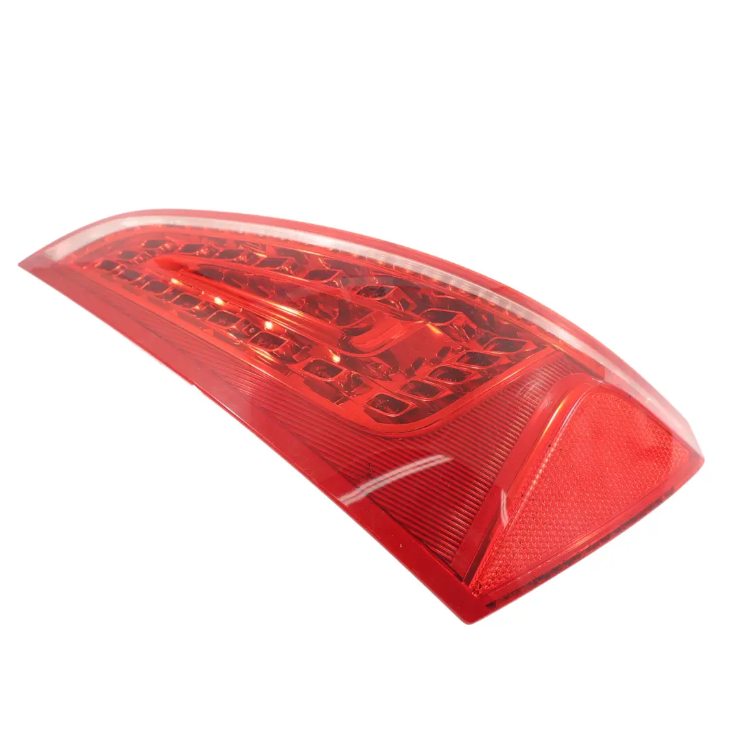 Audi Q5 8R Lampa Tylna Zewnętrzna W Klapie Prawa - SKU 8R0945094A - Numer Części 8R0945094A