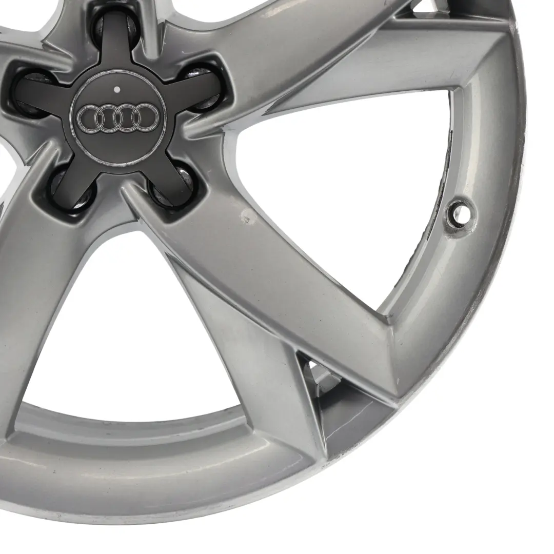 Jante grise en alliage 19" 8.5J ET:32 flèche l'étoile pour Audi A5 8T à propos du numéro de pièce 8T0601025F Audi A5 8T Jante grise en alliage 19" 8.5J ET:32 flèche l'étoile - SKU 8T0601025F-4 - Numéro de pièce 8T0601025F