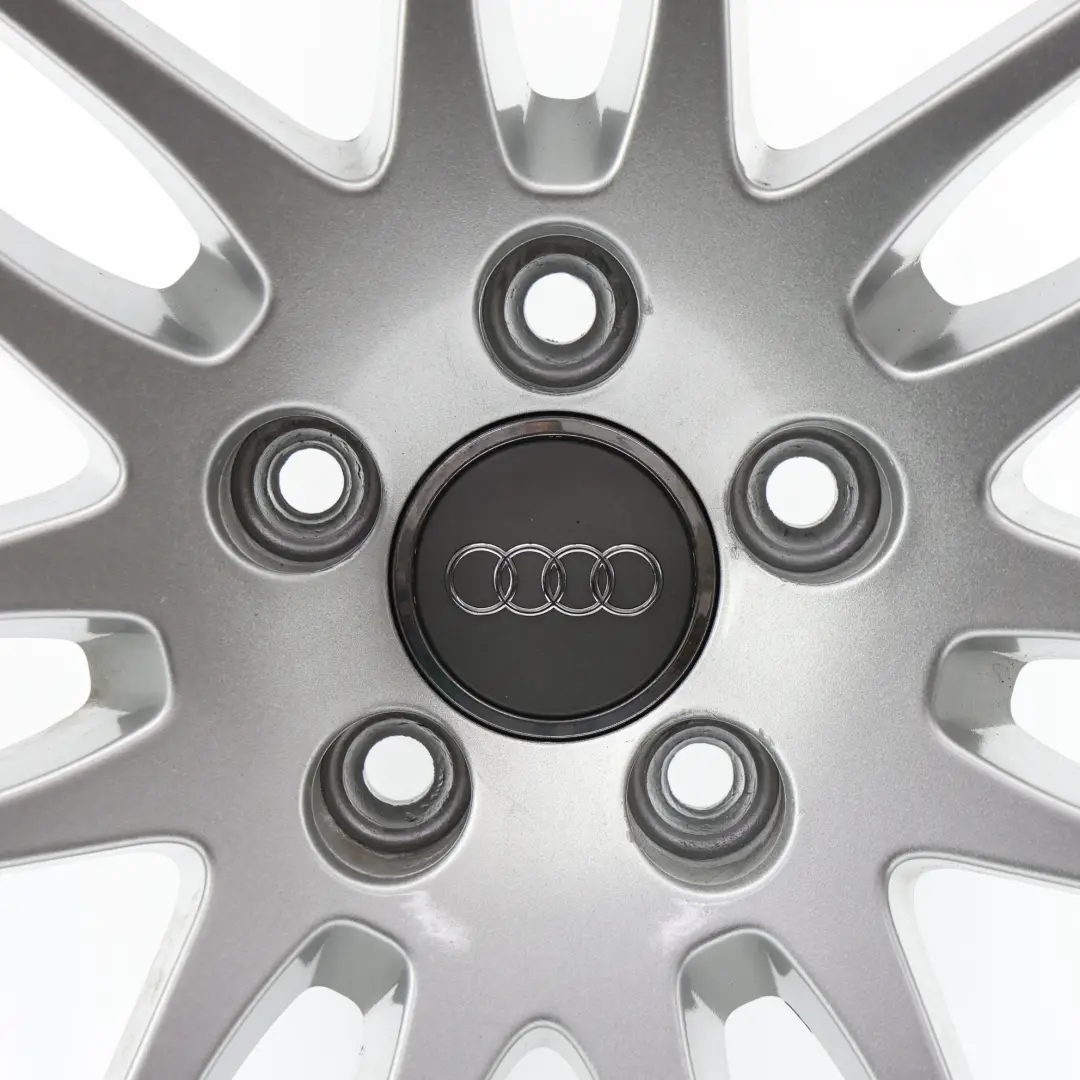 Srebrna Felga Aluminiowa 20" 9J ET:29 do Audi A5 8T o numerze 8T0601025N Audi A5 8T Srebrna Felga Aluminiowa 20" 9J ET:29 - SKU 8T0601025N-4 - Numer Części 8T0601025N