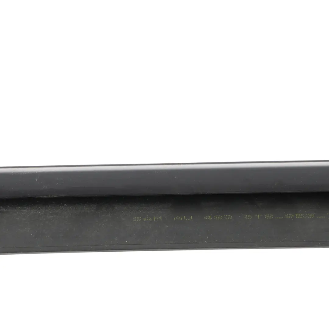 Moldura Embellecedor Ventana Puerta Trasera Derecha Negro para Audi A5 8T con número de pieza 8T8853764J Audi A5 8T Moldura Embellecedor Ventana Puerta Trasera Derecha Negro - SKU 8T8853764J - Número de pieza 8T8853764J