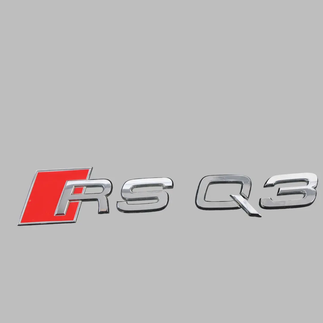 RSQ3 8U F3 Emblema Letras Trasero RSQ3 Pegatina para Audi con número de pieza 8U0853740 Audi RSQ3 8U F3 Emblema Letras Trasero RSQ3 Pegatina - SKU 8U0853740 - Número de pieza 8U0853740