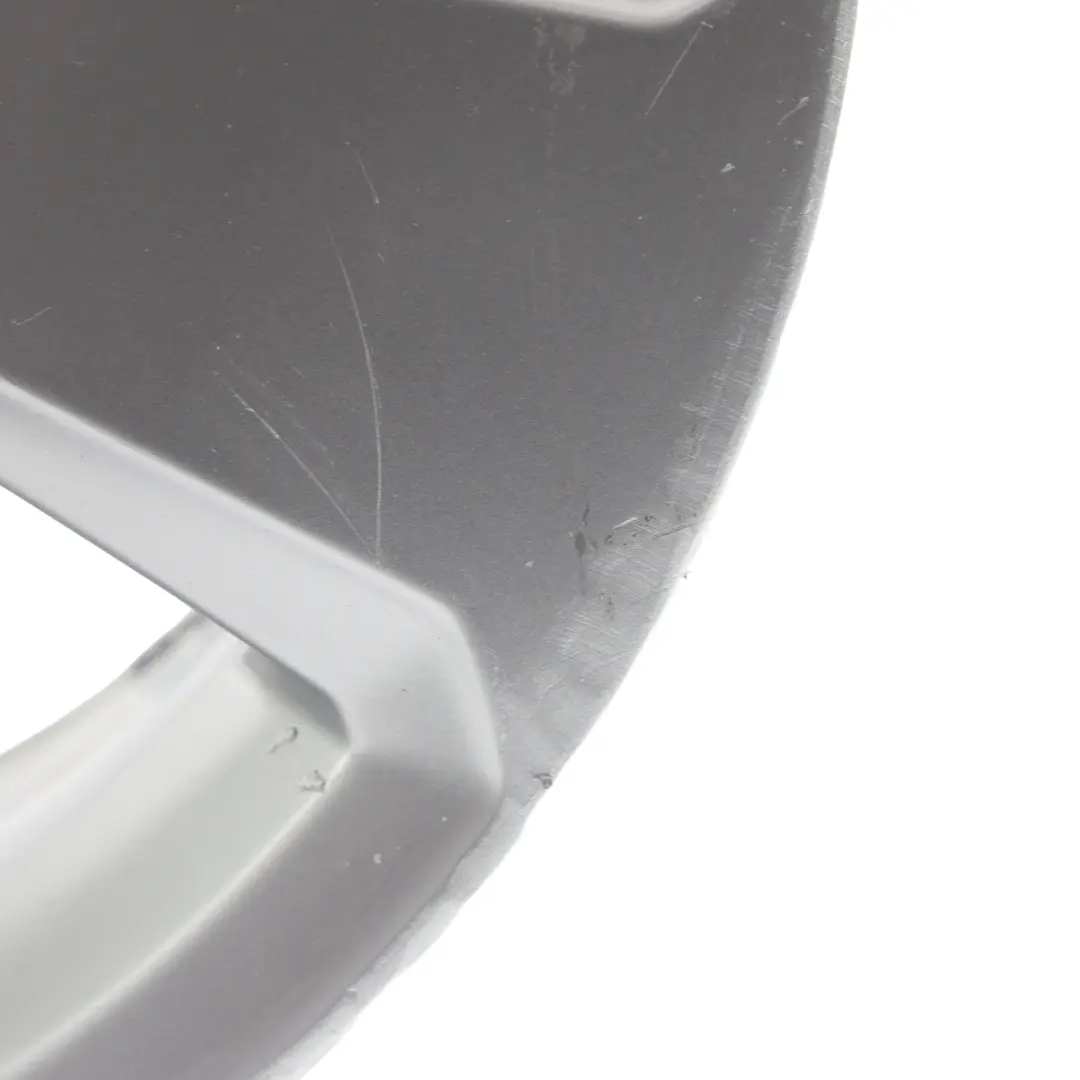 Silberne Leichtmetallfelge 17" ET:51 7,5J Sternspeiche für Audi A3 8V mit Teilenummer 8V0601025BK Audi A3 8V Silberne Leichtmetallfelge 17" ET:51 7,5J Sternspeiche - SKU 8V0601025BK-1 - Teilenummer 8V0601025BK