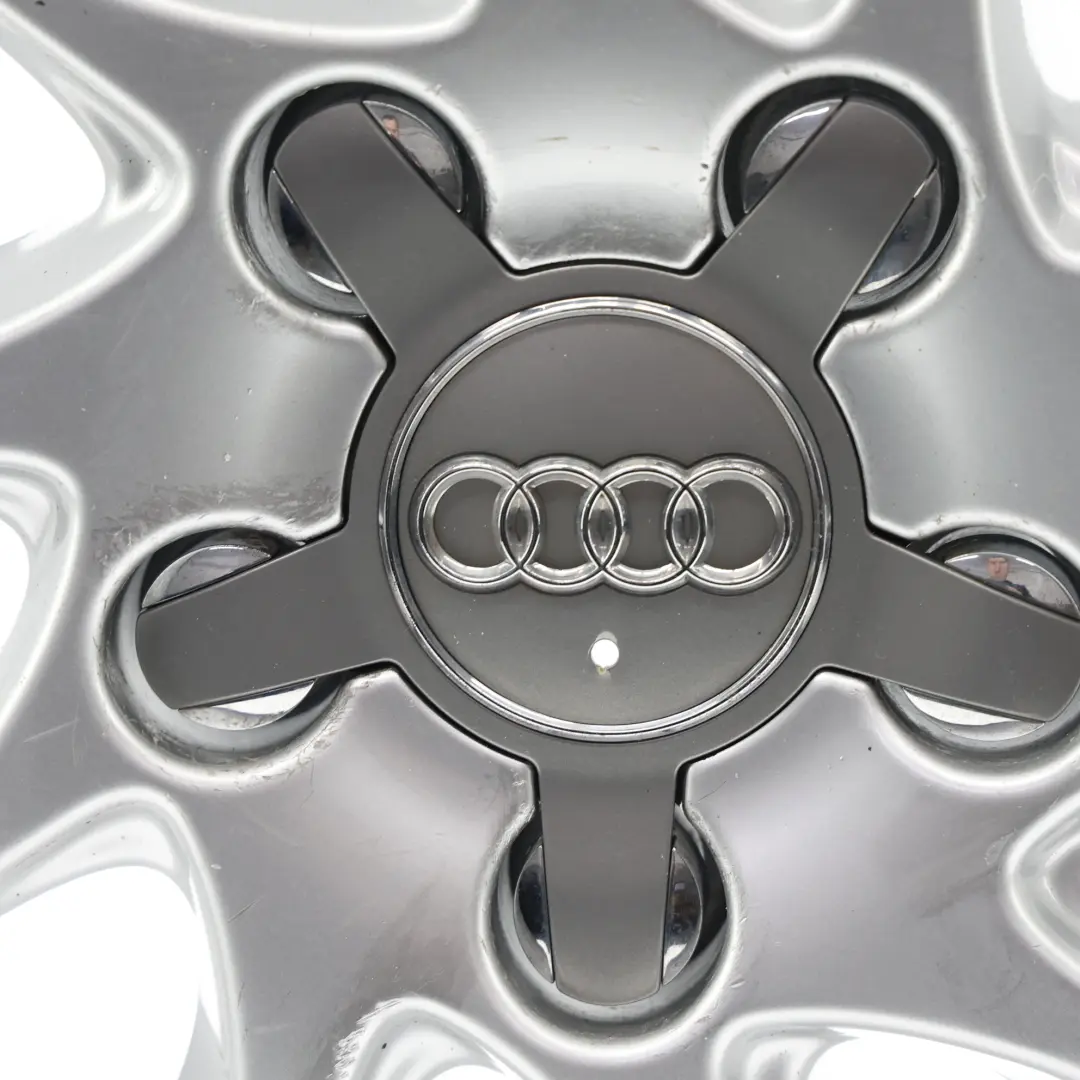 Silberne Leicht Metall Felge 16" 6.5J ET46 8V0601025BM für Audi A3 8V mit Teilenummer 8V0601025BM-2 Audi A3 8V Silberne Leicht Metall Felge 16" 6.5J ET46 8V0601025BM - SKU 8V0601025BM-2 - Teilenummer 8V0601025BM-2