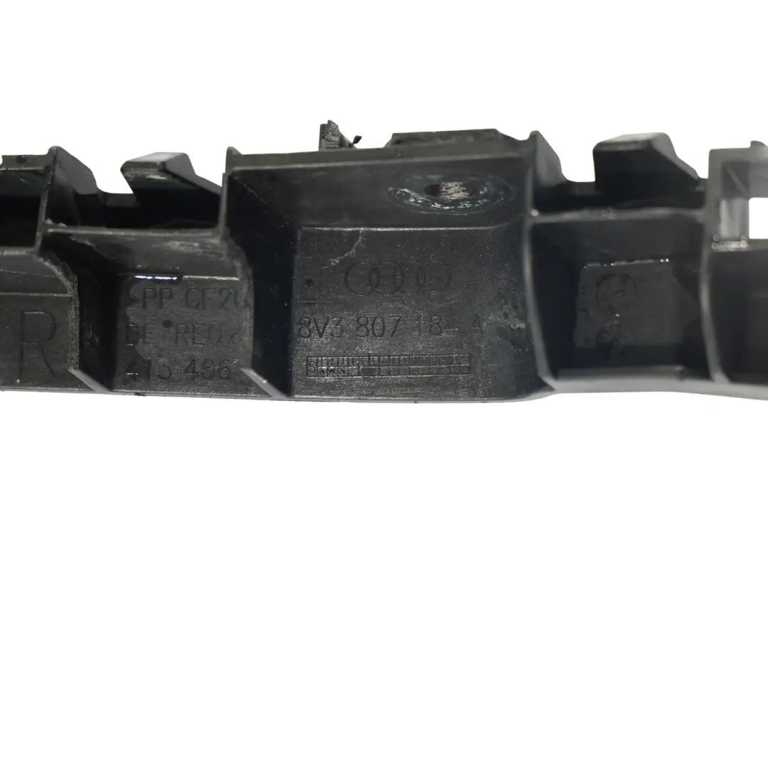 Soporte Bracket Parachoques Delantero Derecho para Audi A3 8V con número de pieza 8V3807184A Audi A3 8V Soporte Bracket Parachoques Delantero Derecho - SKU 8V3807184A - Número de pieza 8V3807184A