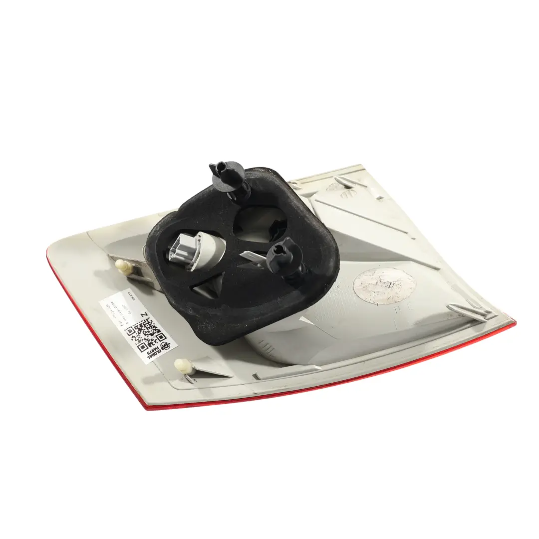 Ford Kuga C394 Lampa Tylna Zewnętrzna Prawa - SKU 8V41-13404-AH - Numer Części 8V41-13404-AH