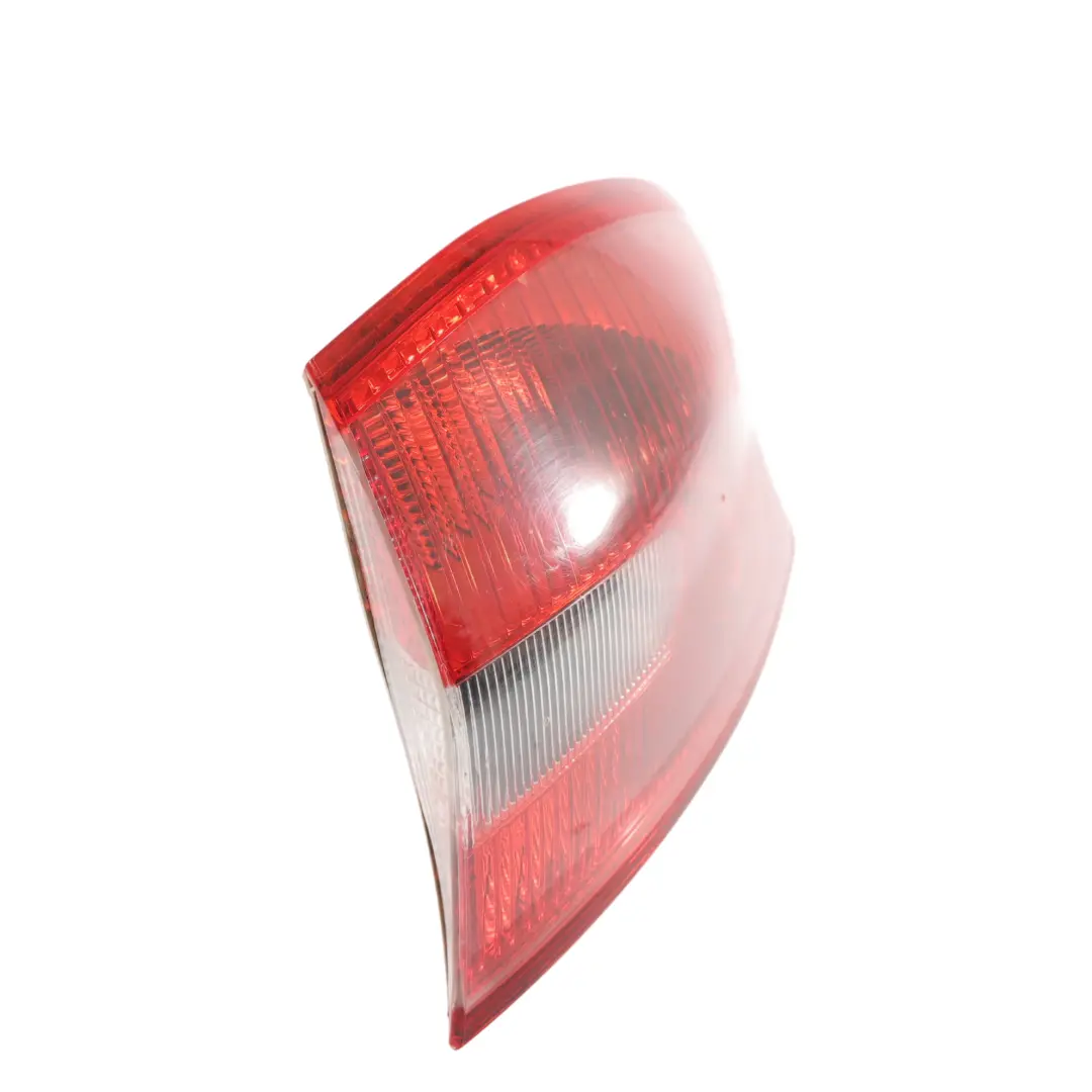Ford Kuga C394 Lampa Tylna Zewnętrzna Prawa - SKU 8V41-13404-AH - Numer Części 8V41-13404-AH