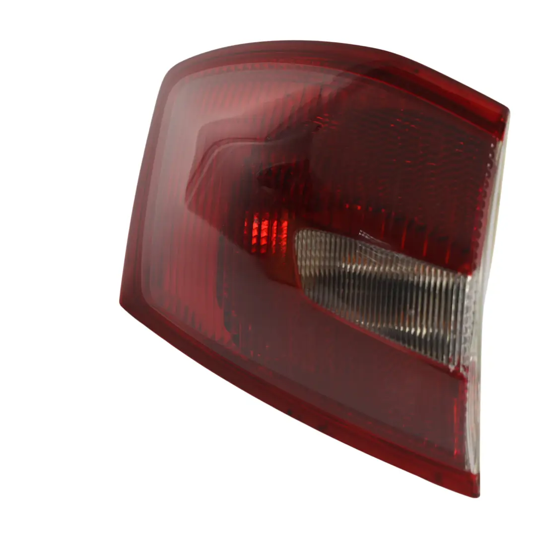 Mk1 Luz Trasera Exterior Izquierda para Ford Kuga con número de pieza 8V41-13405-AH Ford Kuga Mk1 Luz Trasera Exterior Izquierda - SKU 8V41-13405-AH - Número de pieza 8V41-13405-AH