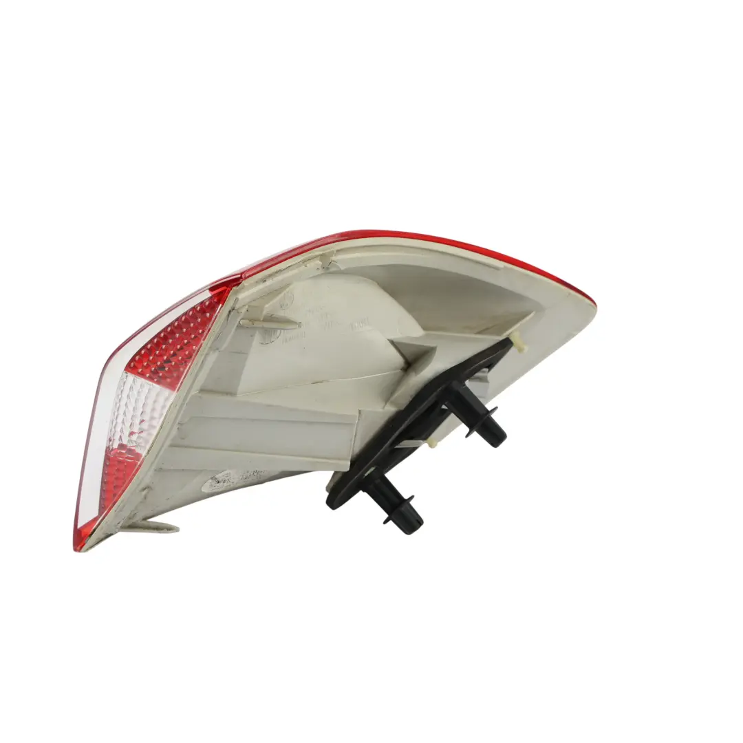 MK1 Fanale Posteriore Esterno Sinistro per Ford Kuga con numero di parte 8V41-13405-AH Ford Kuga MK1 Fanale Posteriore Esterno Sinistro - SKU 8V41-13405-AH - Numero di parte 8V41-13405-AH