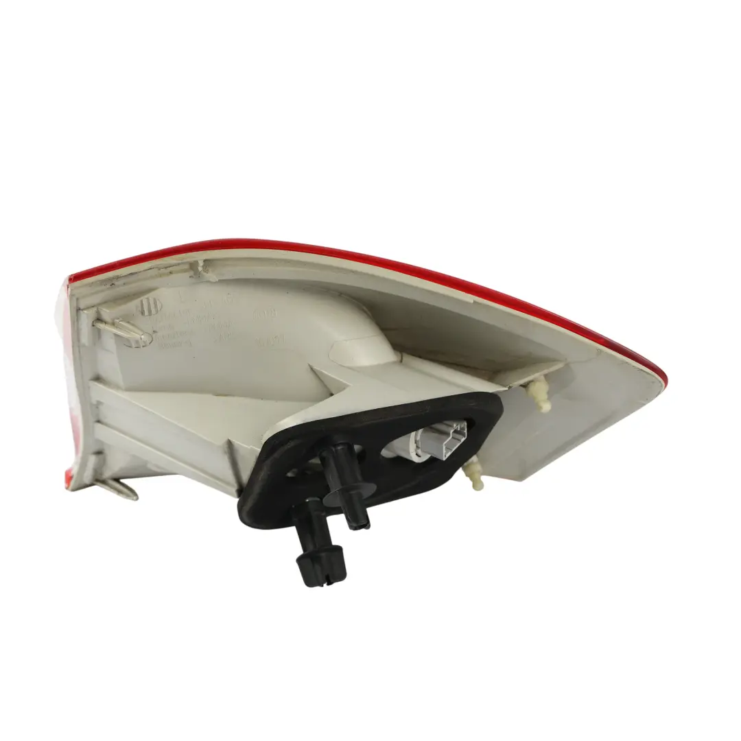 MK1 Fanale Posteriore Esterno Sinistro per Ford Kuga con numero di parte 8V41-13405-AH Ford Kuga MK1 Fanale Posteriore Esterno Sinistro - SKU 8V41-13405-AH - Numero di parte 8V41-13405-AH
