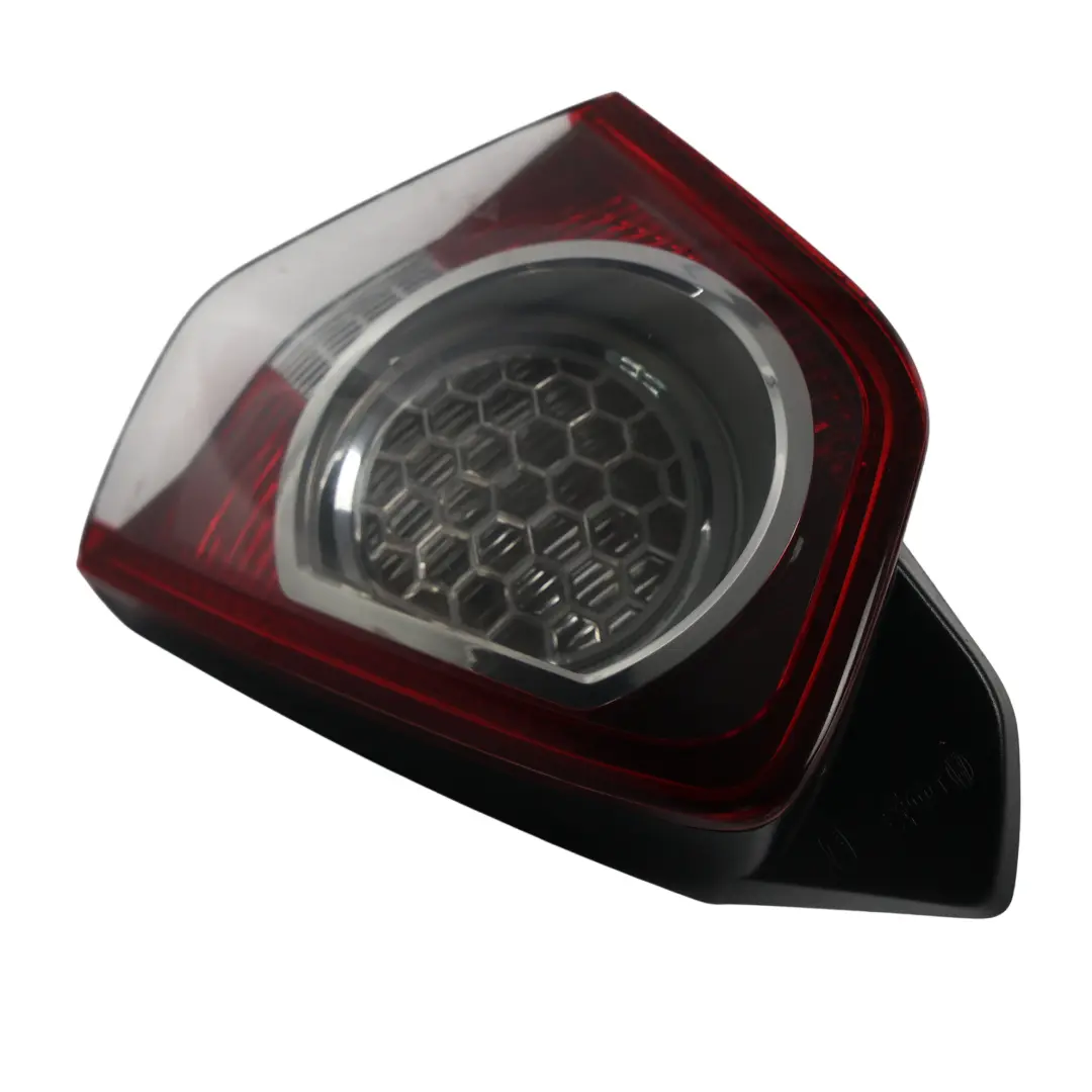 Mk1 Lampa Tylna Wewnętrzna Prawa do Ford Kuga o numerze 8V41-13A602-AD Ford Kuga Mk1 Lampa Tylna Wewnętrzna Prawa - SKU 8V41-13A602-AD-1 - Numer Części 8V41-13A602-AD
