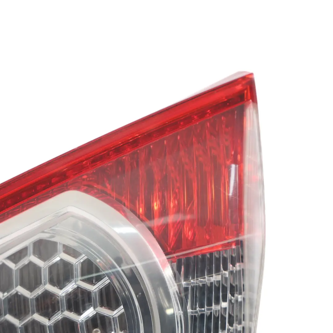 Mk1 Fanale Posteriore Interno Destro per Ford Kuga con numero di parte 8V41-13A602-AD Ford Kuga Mk1 Fanale Posteriore Interno Destro - SKU 8V41-13A602-AD - Numero di parte 8V41-13A602-AD