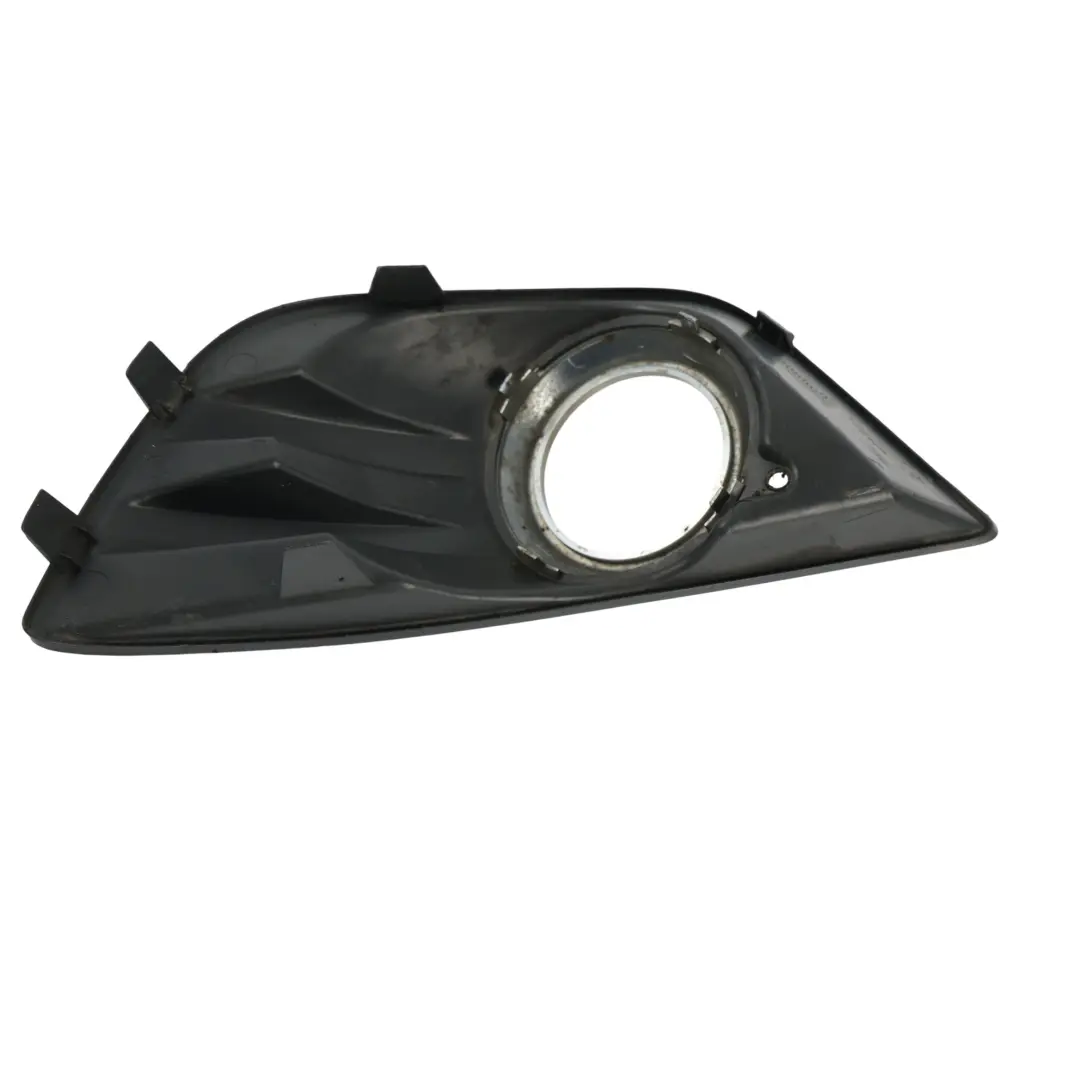 C3694 Griglia Paraurti Anteriore Fendinebbia Destro per Ford Kuga con numero di parte 8V41-19952-A Ford Kuga C3694 Griglia Paraurti Anteriore Fendinebbia Destro - SKU 8V41-19952-A - Numero di parte 8V41-19952-A