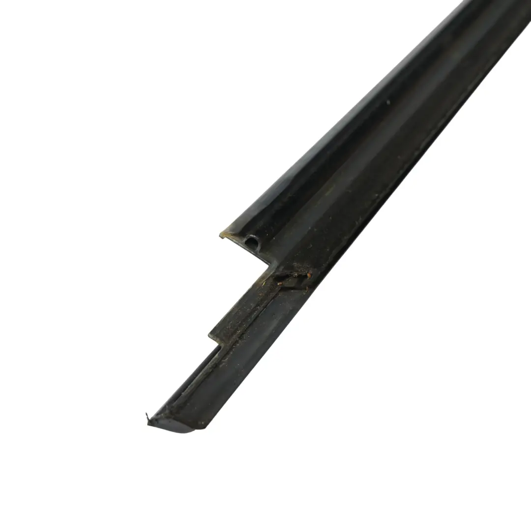 Guarnizione Sigillo Vetro Porta Posteriore Sinistra per Audi A3 8V con numero di parte 8V4839477 Audi A3 8V Guarnizione Sigillo Vetro Porta Posteriore Sinistra - SKU 8V4839477 - Numero di parte 8V4839477