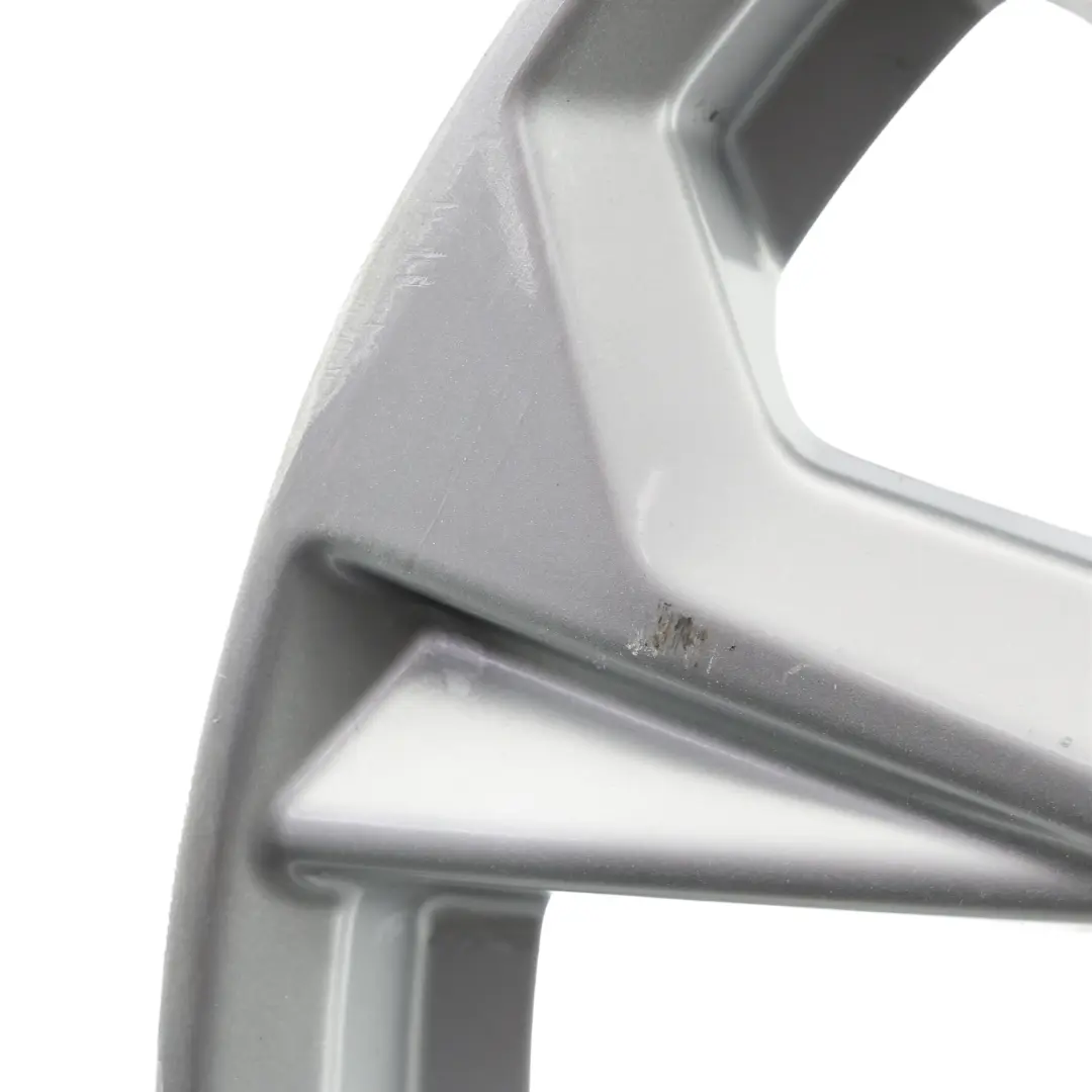 Felga Aluminiowa Srebrna 17" 7J ET:38 10 Ramienna do Audi A4 B9 8W o numerze 8W0601025L Audi A4 B9 8W Felga Aluminiowa Srebrna 17" 7J ET:38 10 Ramienna - SKU 8W0601025L-1 - Numer Części 8W0601025L