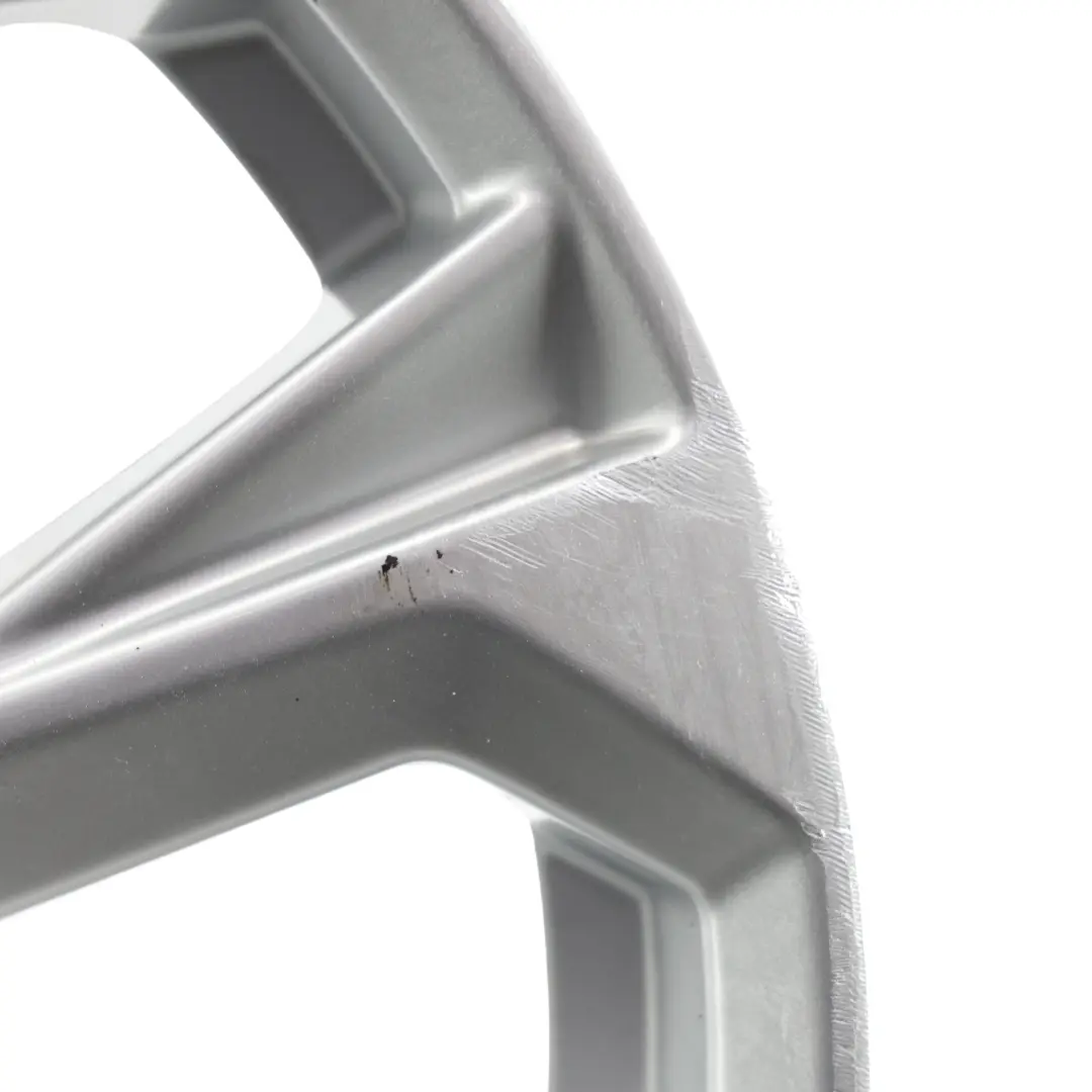 Felga Aluminiowa Srebrna 17" 7J ET:38 10 Ramienna do Audi A4 B9 8W o numerze 8W0601025L Audi A4 B9 8W Felga Aluminiowa Srebrna 17" 7J ET:38 10 Ramienna - SKU 8W0601025L-1 - Numer Części 8W0601025L