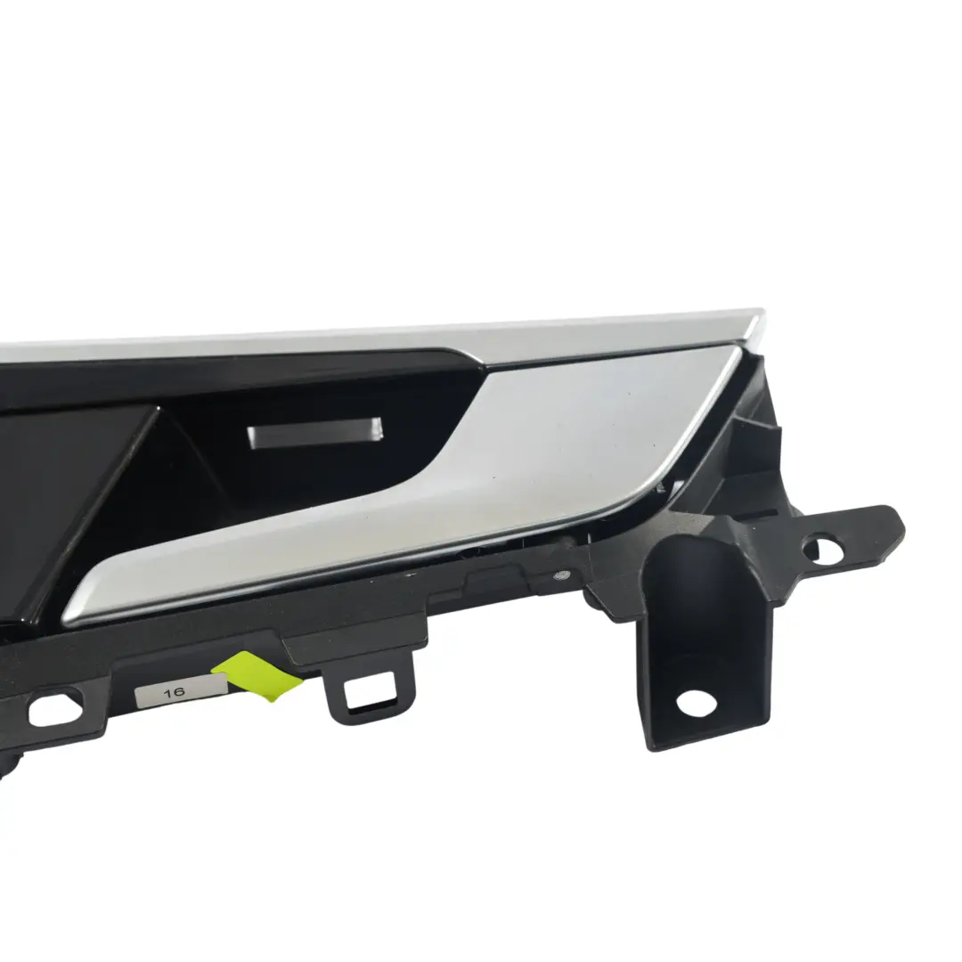 Copertura Maniglia Portiera Posteriore Destra per Audi A5 F5 con numero di parte 8W0959528B Audi A5 F5 Copertura Maniglia Portiera Posteriore Destra - SKU 8W0959528B - Numero di parte 8W0959528B