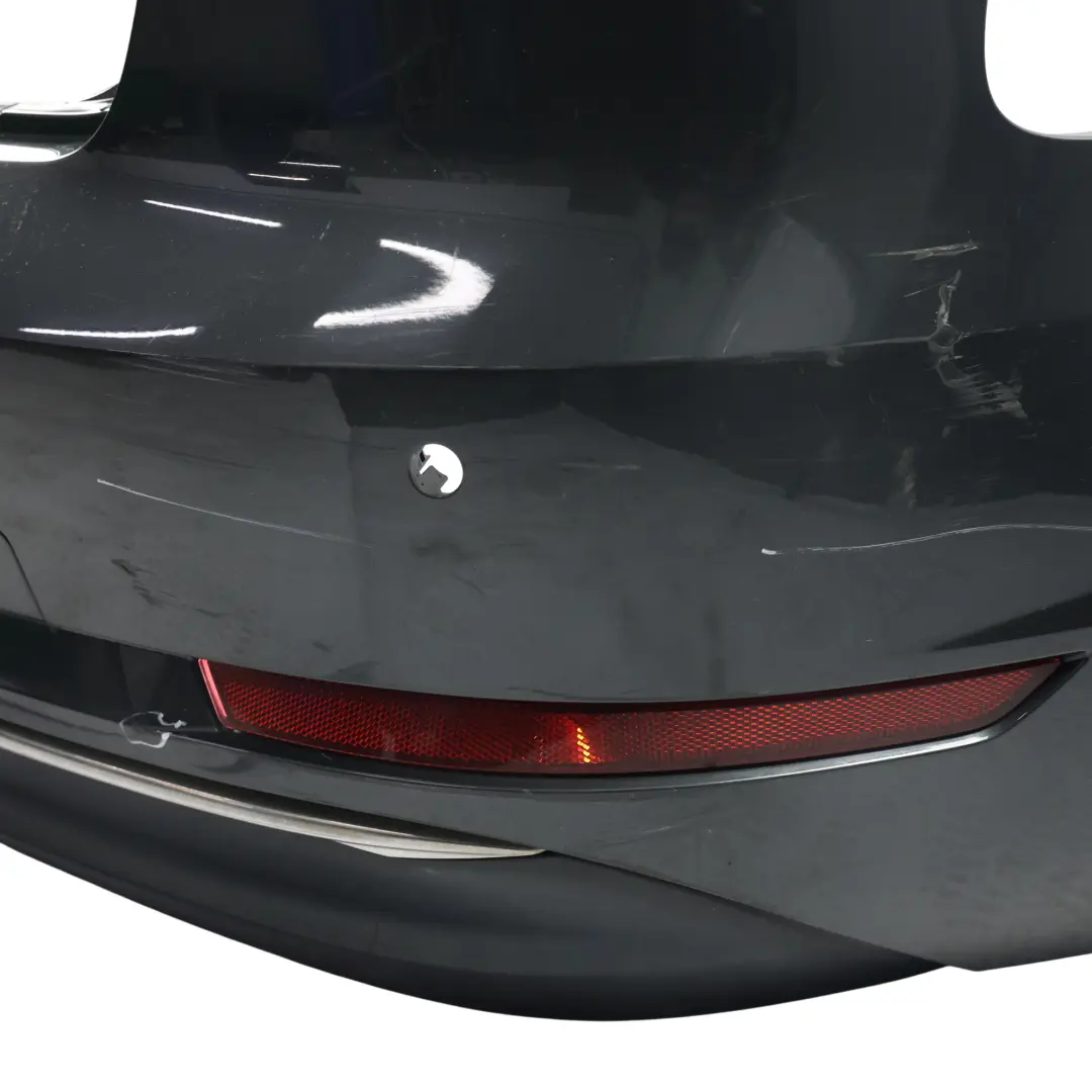 Zderzak Tylny Tył Manhattan Grey Szary Metallic X7L do Audi A4 B9 Saloon o numerze 8W5807067A Audi A4 B9 Saloon Zderzak Tylny Tył Manhattan Grey Szary Metallic X7L - SKU 8W5807067A-MAGR - Numer Części 8W5807067A