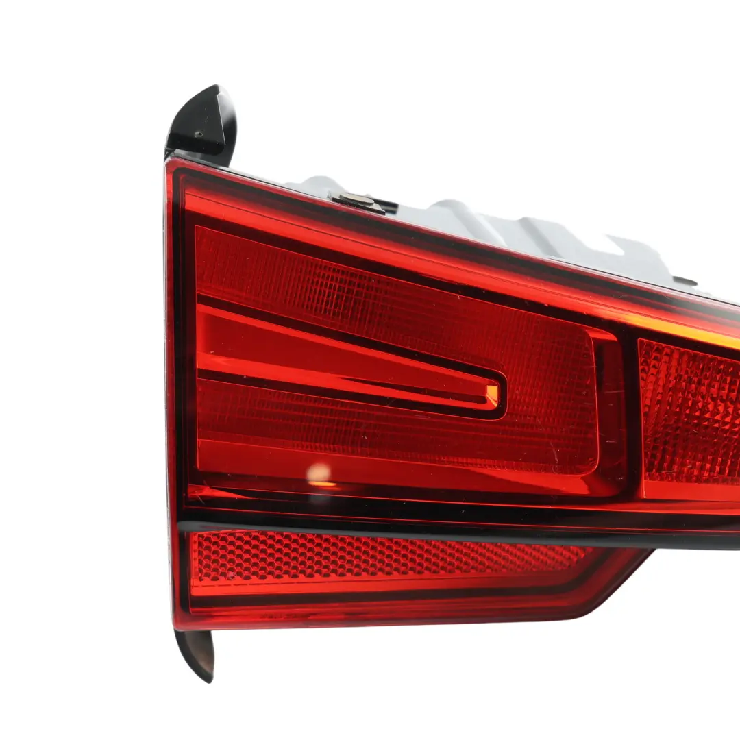 Heckleuchte Innen Heckklappe Links für Audi A4 B9 Limousine mit Teilenummer 8W5945075A Audi A4 B9 Limousine Heckleuchte Innen Heckklappe Links - SKU 8W5945075A - Teilenummer 8W5945075A