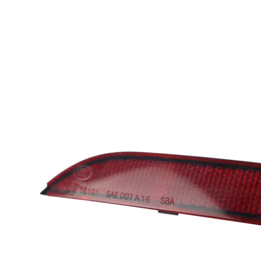 Riflettore Luce Paraurti Posteriore Destro per Audi A5 S5 F5 con numero di parte 8W6945106A Audi A5 S5 F5 Riflettore Luce Paraurti Posteriore Destro - SKU 8W6945106A - Numero di parte 8W6945106A