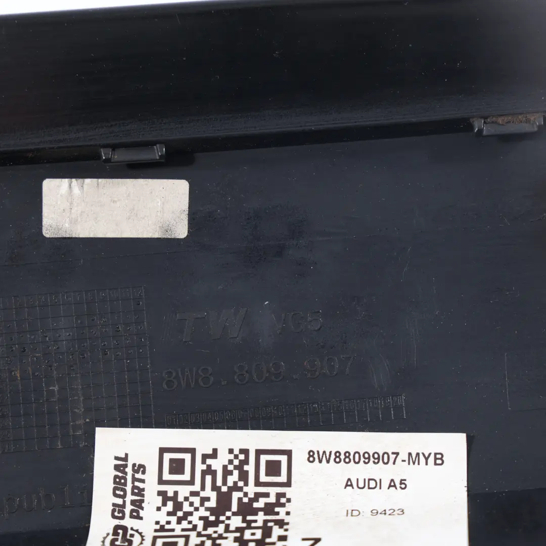 Klapka Wlewu Paliwa Czarna do Audi A5 F5 o numerze 8W8809907 Audi A5 F5 Klapka Wlewu Paliwa Czarna - SKU 8W8809907-MYB - Numer Części 8W8809907