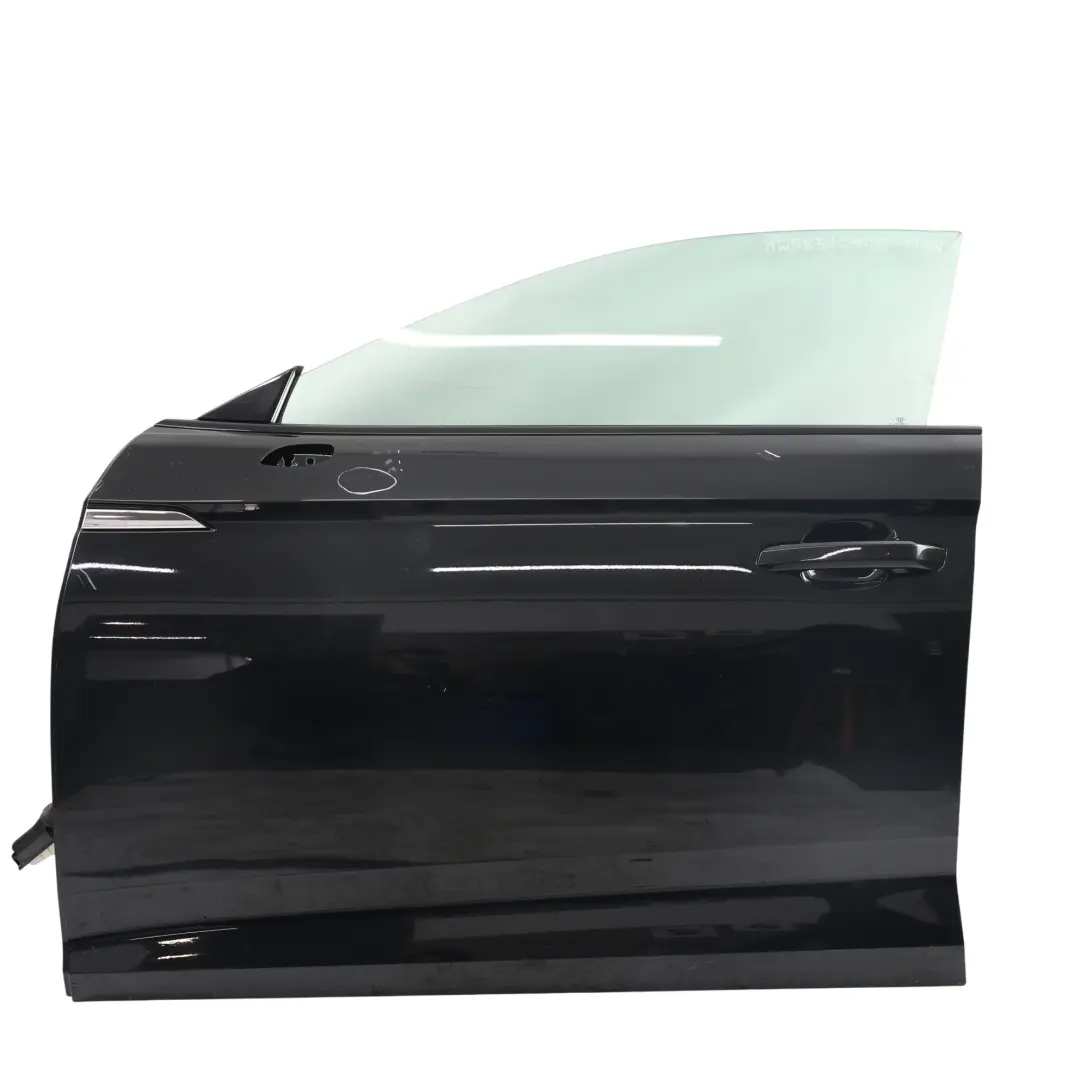 Poszycie Drzwi Przednie Lewe Czarny Metalik Y9T do Audi A5 F5 o numerze 8W8831051F Audi A5 F5 Poszycie Drzwi Przednie Lewe Czarny Metalik Y9T - SKU 8W8831051F-MYB - Numer Części 8W8831051F