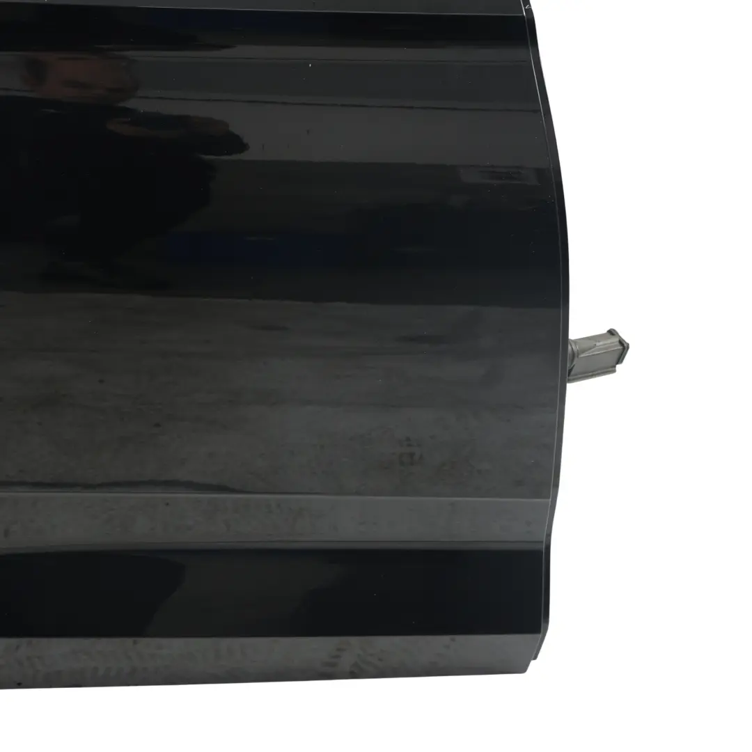 Puerta Trasera Derecha Panel Cobertura Negro Mítico Metálico Y9T para Audi A5 F5 con número de pieza 8W8833052J Audi A5 F5 Puerta Trasera Derecha Panel Cobertura Negro Mítico Metálico Y9T - SKU 8W8833052J-MYB - Número de pieza 8W8833052J