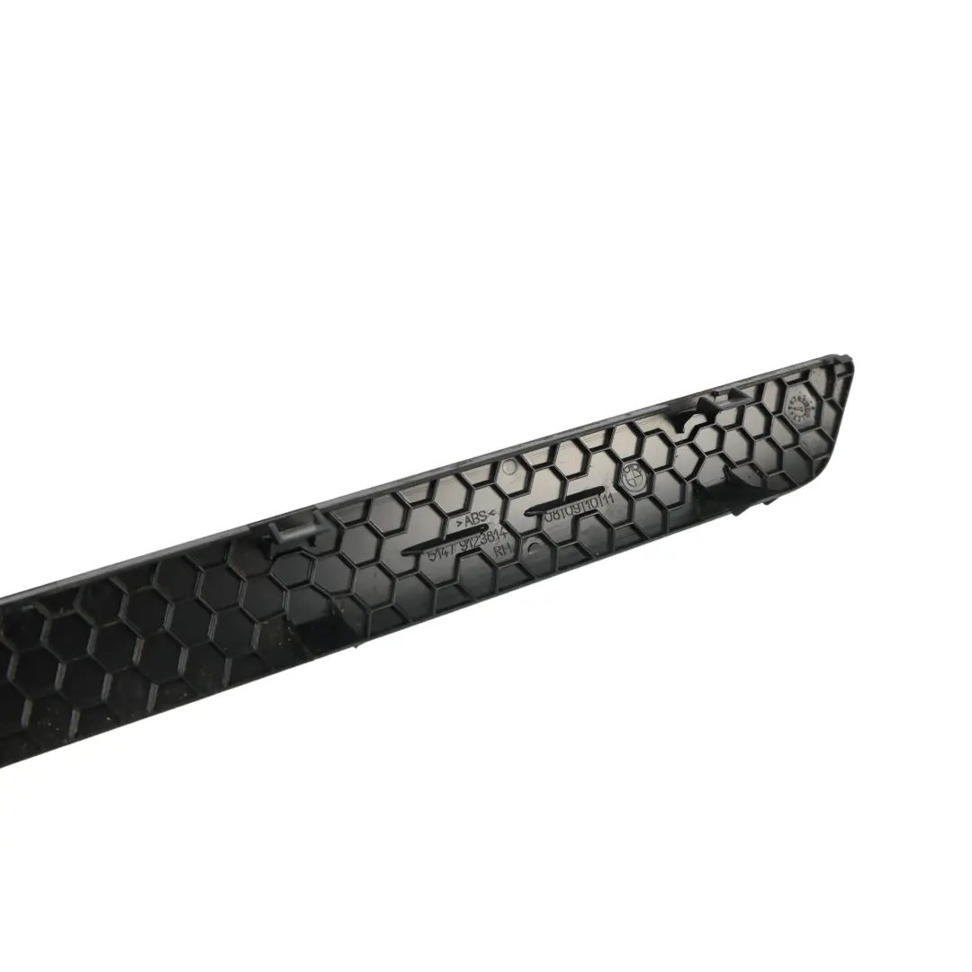 Pannello Copertura Soglia Porta Destra per BMW F01 F02 con numero di parte 9123814 BMW F01 F02 Pannello Copertura Soglia Porta Destra - SKU 9123814 - Numero di parte 9123814
