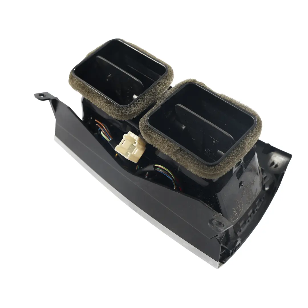 Kratka Nawiewu Środkowa Tylna Czarna do BMW X5 F15 F85 X6 F16 F86 o numerze 9252013 BMW X5 F15 F85 X6 F16 F86 Kratka Nawiewu Środkowa Tylna Czarna - SKU 9252013 - Numer Części 9252013