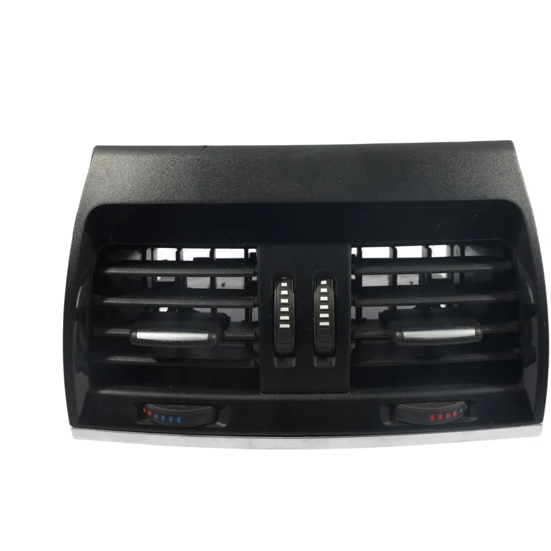 Bocchetta Aria Posteriore Nera per BMW X5 F15 F85 X6 F16 F86 con numero di parte 9252013 BMW X5 F15 F85 X6 F16 F86 Bocchetta Aria Posteriore Nera - SKU 9252013 - Numero di parte 9252013