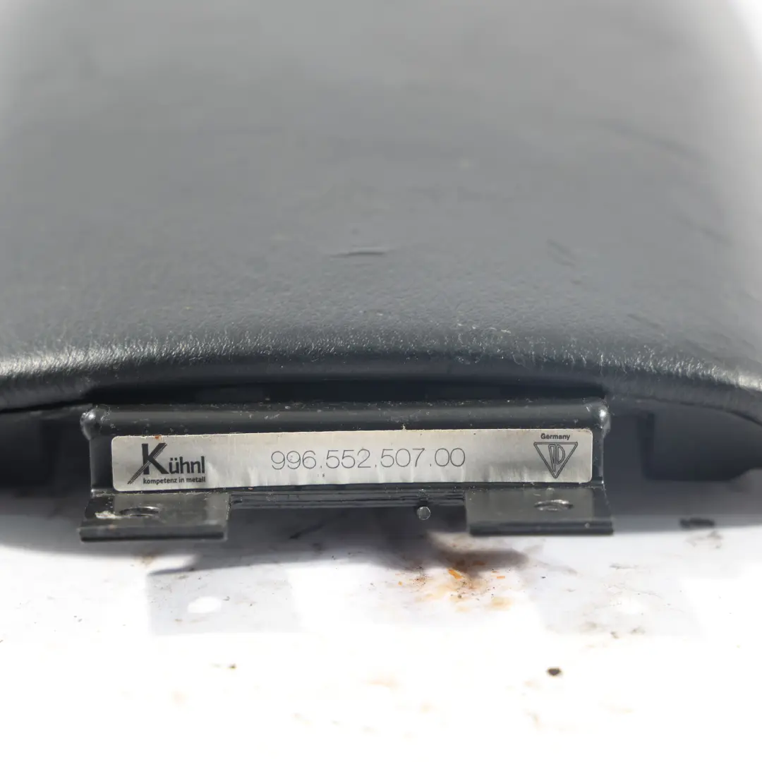 Podłokietnik Konsoli Czarny Skórzany 99655250700 do Porsche 911 Boxster 996 o numerze 99655215503 Porsche 911 Boxster 996 Podłokietnik Konsoli Czarny Skórzany 99655250700 - SKU 99655215503 - Numer Części 99655215503