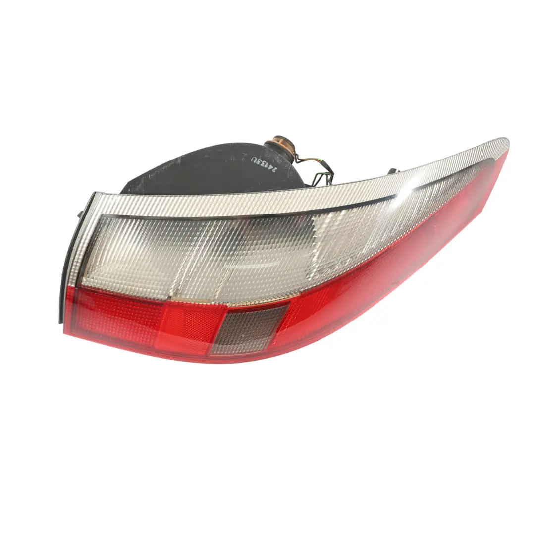 Luz Trasera Derecha para Porsche Carrera 996 con número de pieza 99663148600 Porsche Carrera 996 Luz Trasera Derecha - SKU 99663148600 - Número de pieza 99663148600