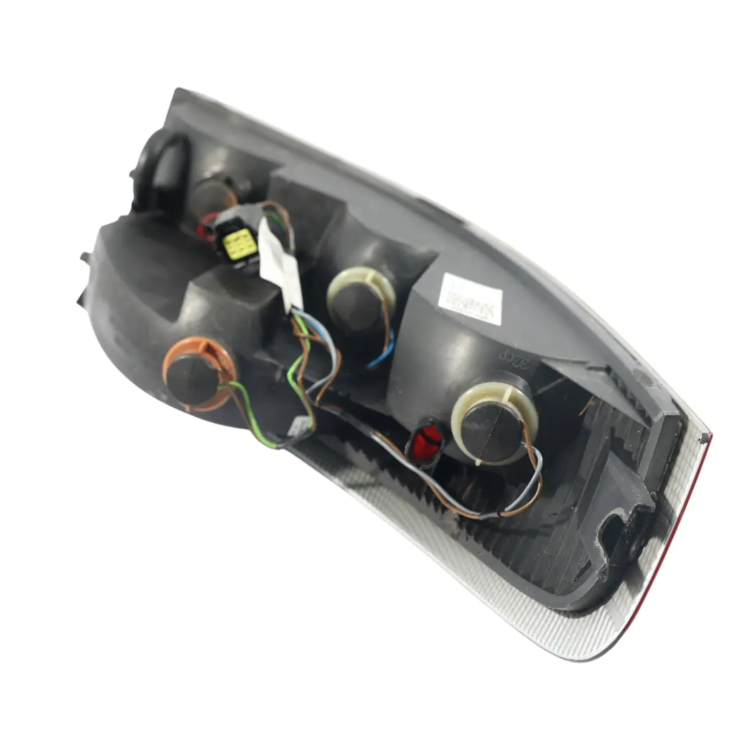 Światło Lampa Tylna Prawa Tył do Porsche Carrera 996 o numerze 99663148600 Porsche Carrera 996 Światło Lampa Tylna Prawa Tył - SKU 99663148600 - Numer Części 99663148600