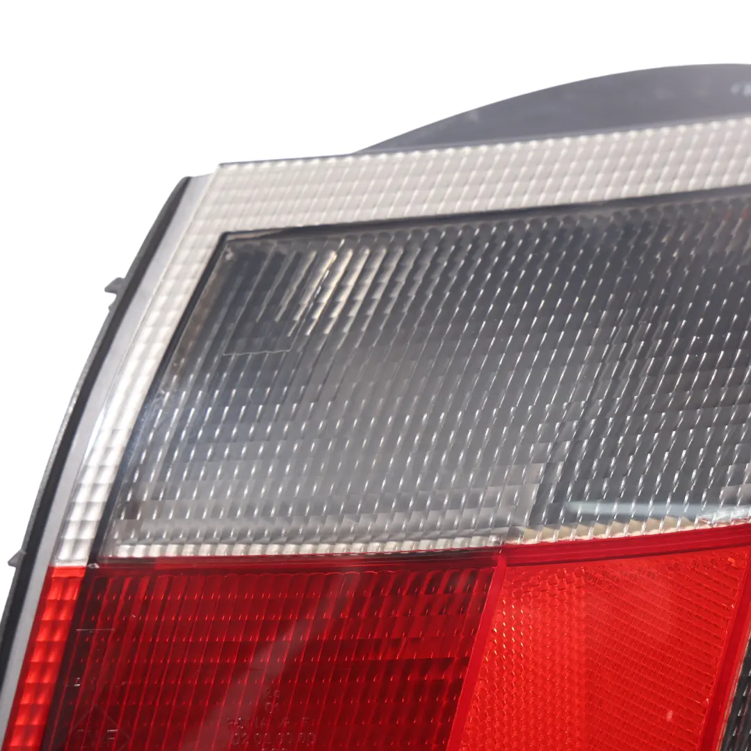 Heckleuchte Rücklicht Rechts für Porsche Carrera 996 mit Teilenummer 99663148600 Porsche Carrera 996 Heckleuchte Rücklicht Rechts - SKU 99663148600 - Teilenummer 99663148600