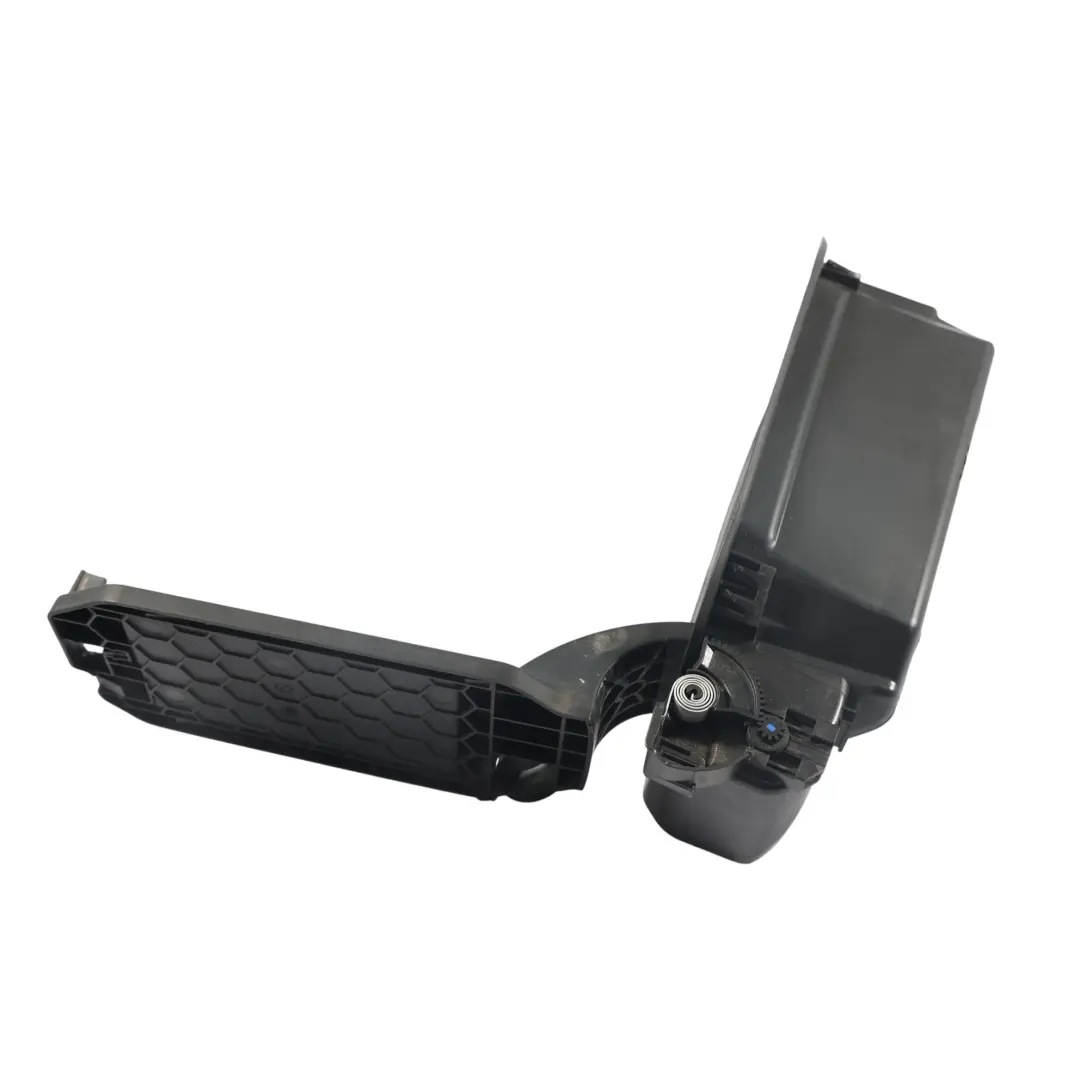 Wnęka Wlewu Paliwa do Mercedes GLE W166 o numerze A1666303303 Mercedes GLE W166 Wnęka Wlewu Paliwa - SKU A1666303303 - Numer Części A1666303303