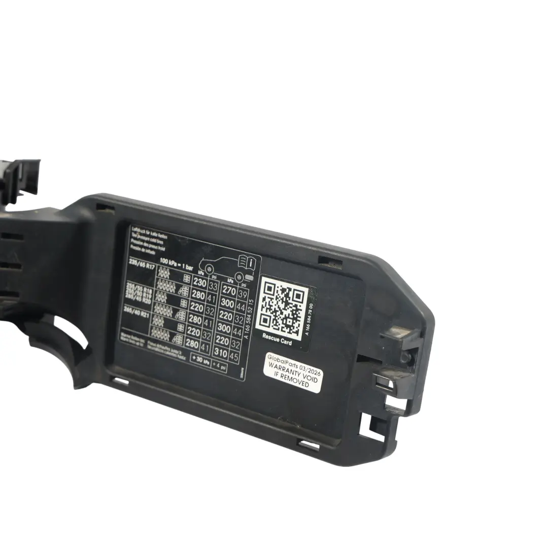 Charnière Porte Bouchon Réservoir Carburant pour Mercedes GLE W166 à propos du numéro de pièce A1666303303 Mercedes GLE W166 Charnière Porte Bouchon Réservoir Carburant - SKU A1666303303 - Numéro de pièce A1666303303