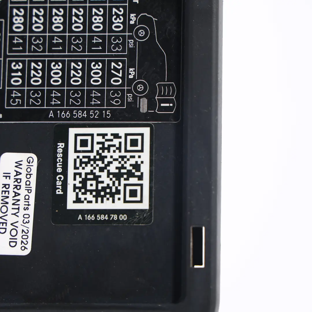 Mercedes W166 GLE Bisagra Puerta Tapa Combustible - SKU A1666303303 - Número de pieza A1666303303