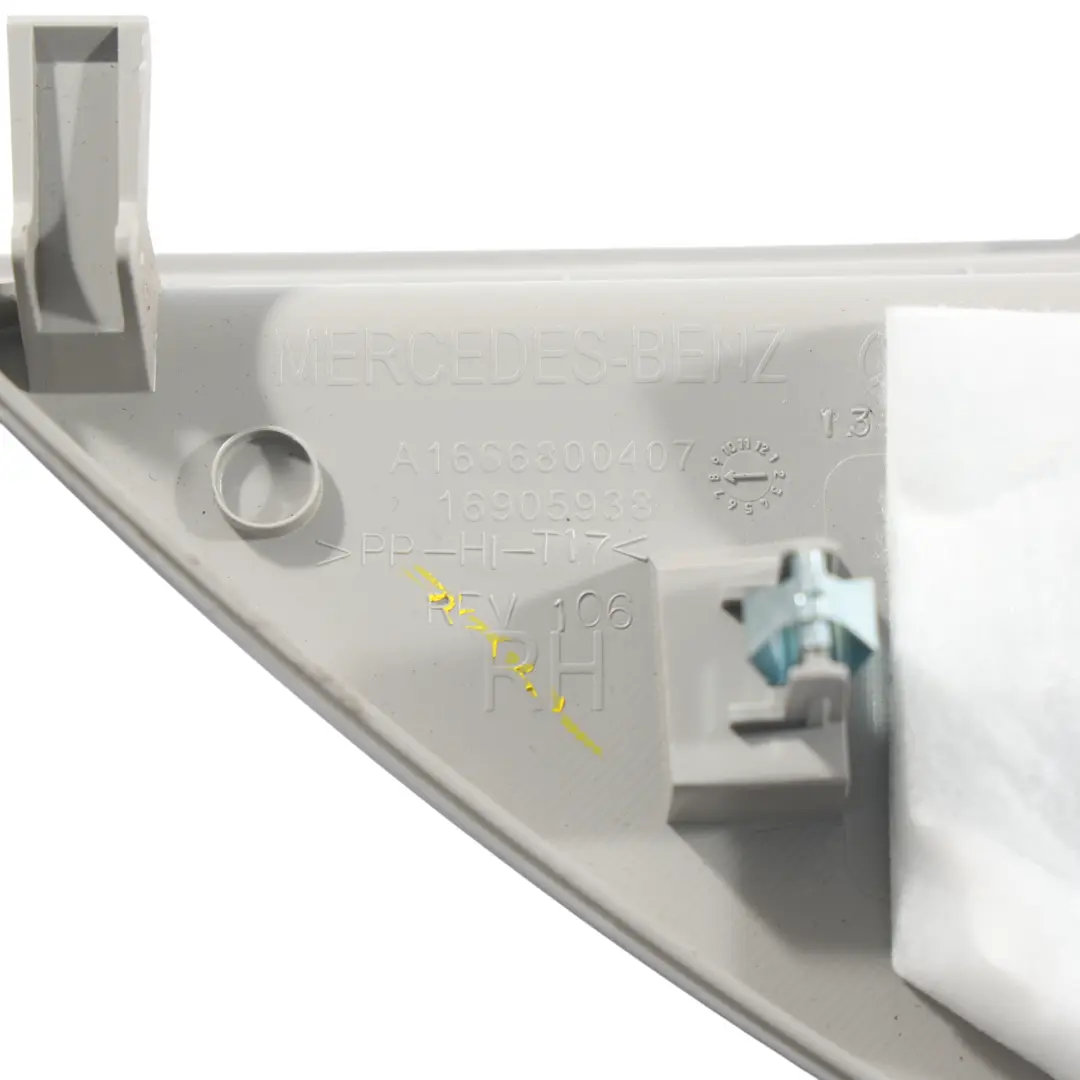 Mercedes W166 Armaturenbrett Seiten Verkleidung Beschichtung Rechts - SKU A1666800407-2 - Teilenummer A1666800407