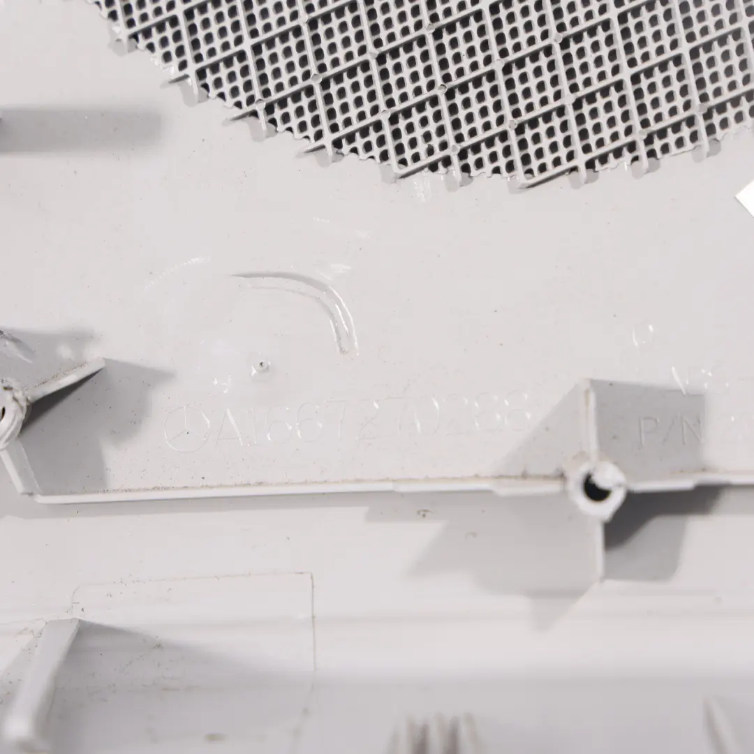 Grille Haut-Parleur Porte Alpaga Gris Avant Droit pour Mercedes GLE W166 à propos du numéro de pièce A1667270288 Mercedes GLE W166 Grille Haut-Parleur Porte Alpaga Gris Avant Droit - SKU A1667270288 - Numéro de pièce A1667270288